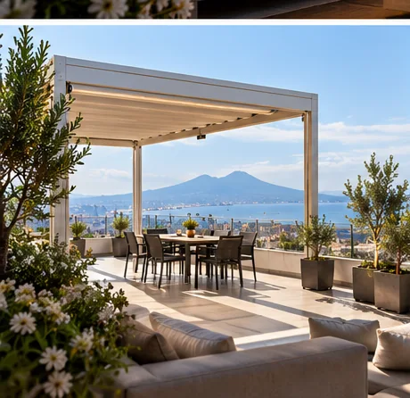 Pergotenda con copertura retrattile aperta su terrazza panoramica