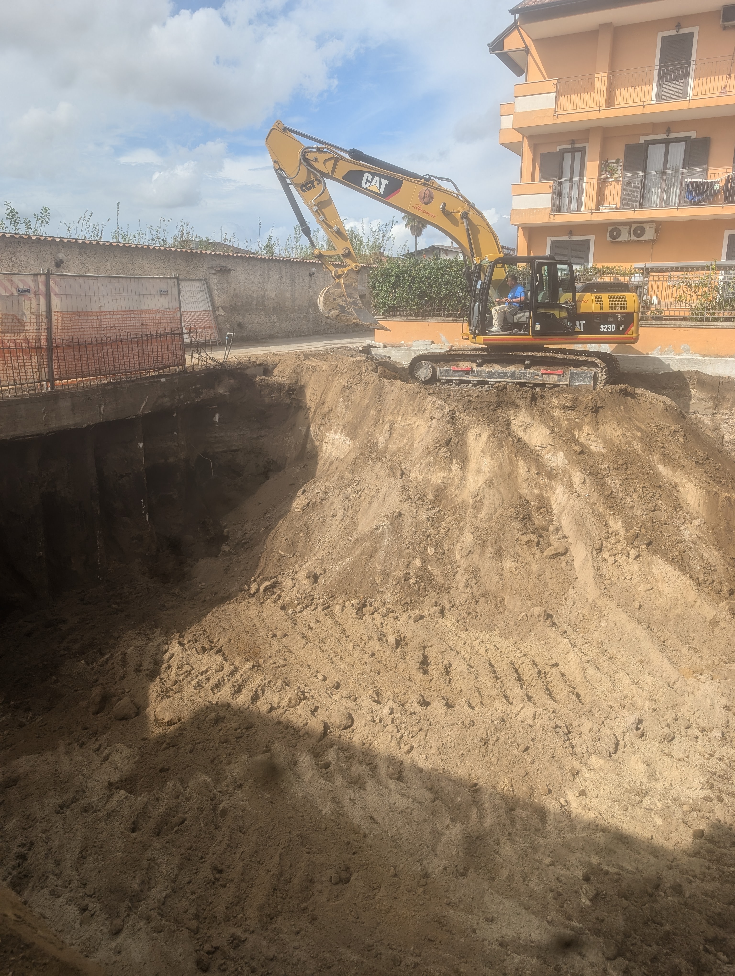 Fase di scavo del cantiere