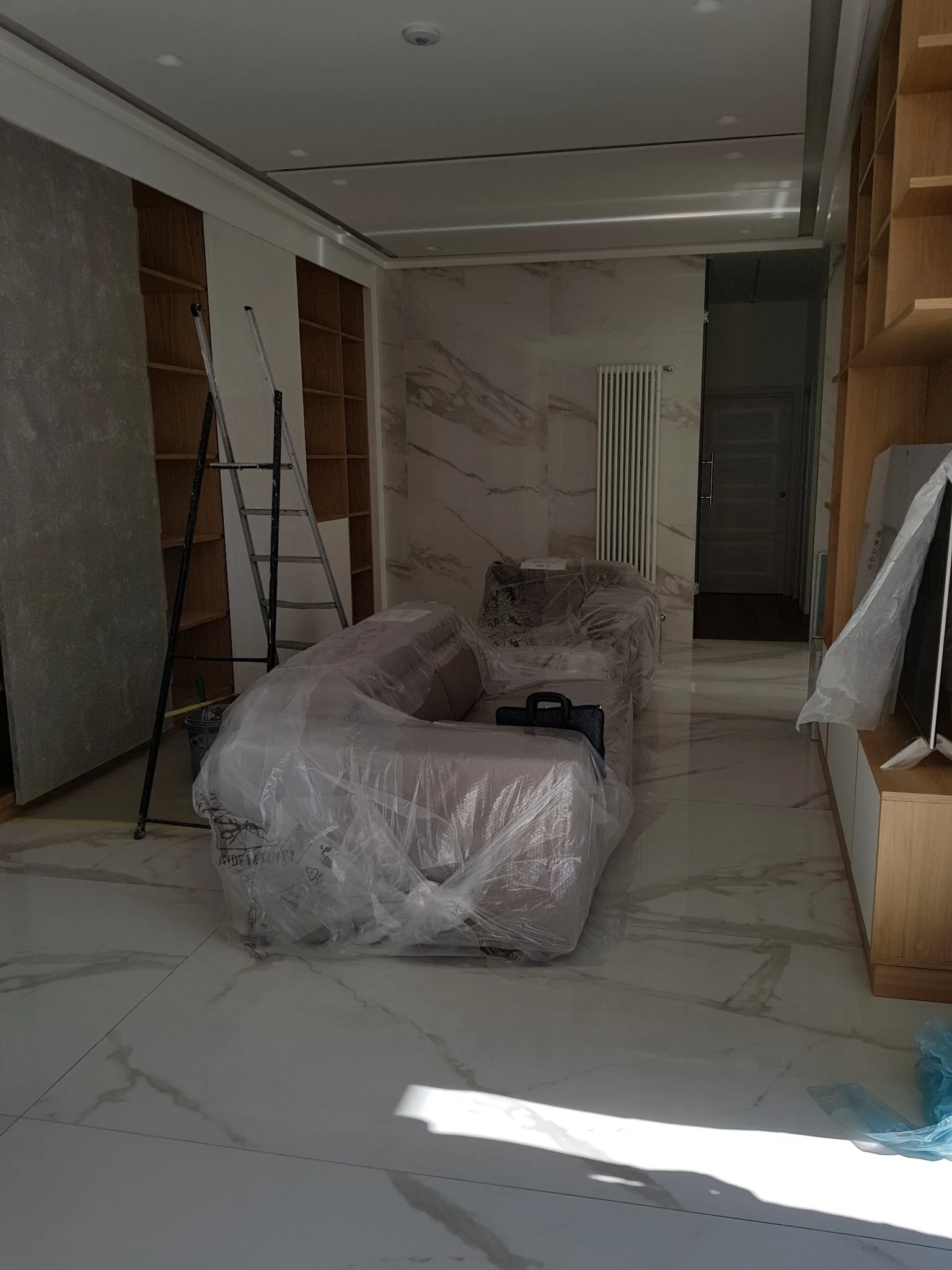 Living della residenza privata durante l'allestimento
