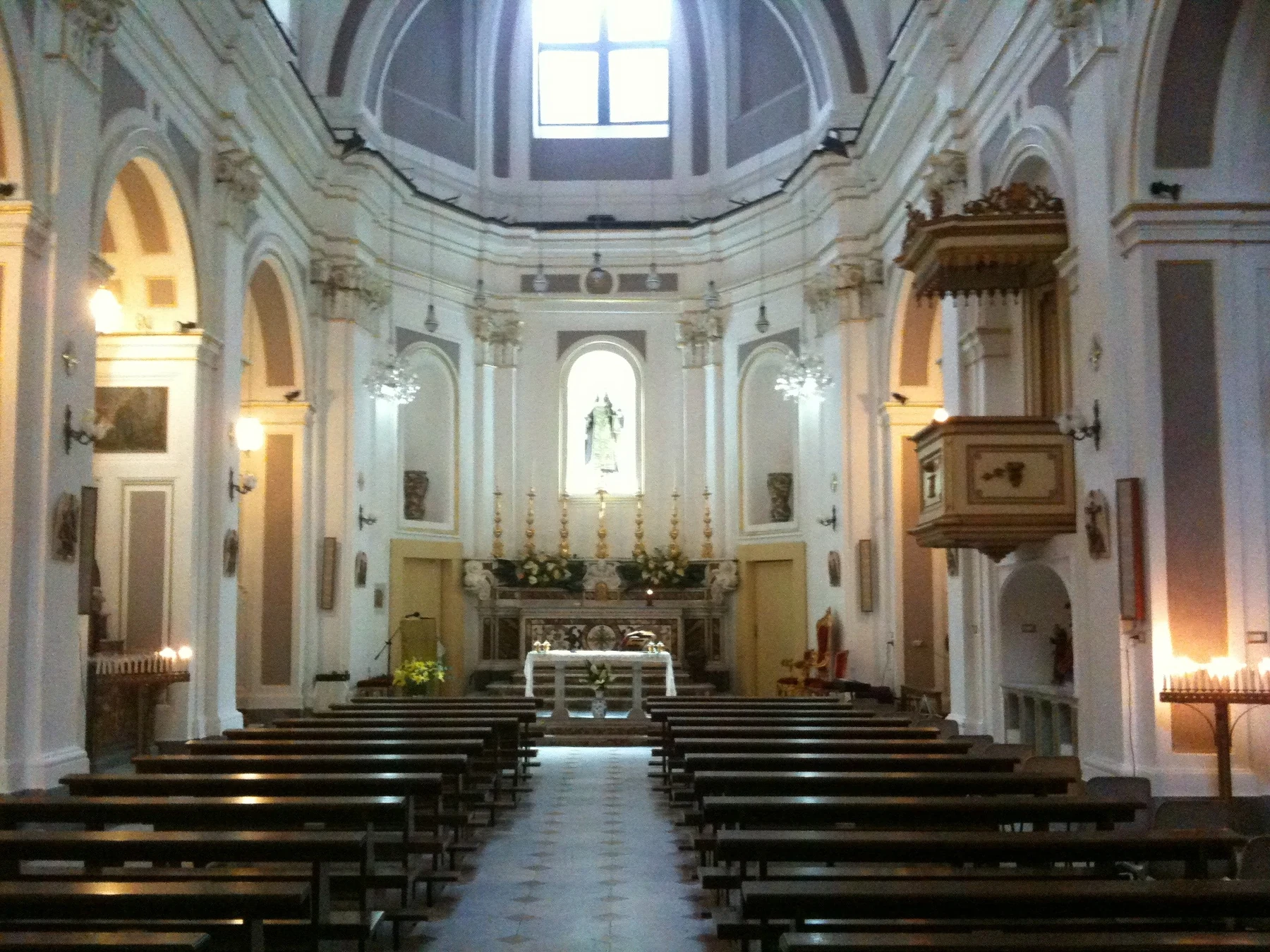 Interno della Chiesa di Santa Maria della Concordia