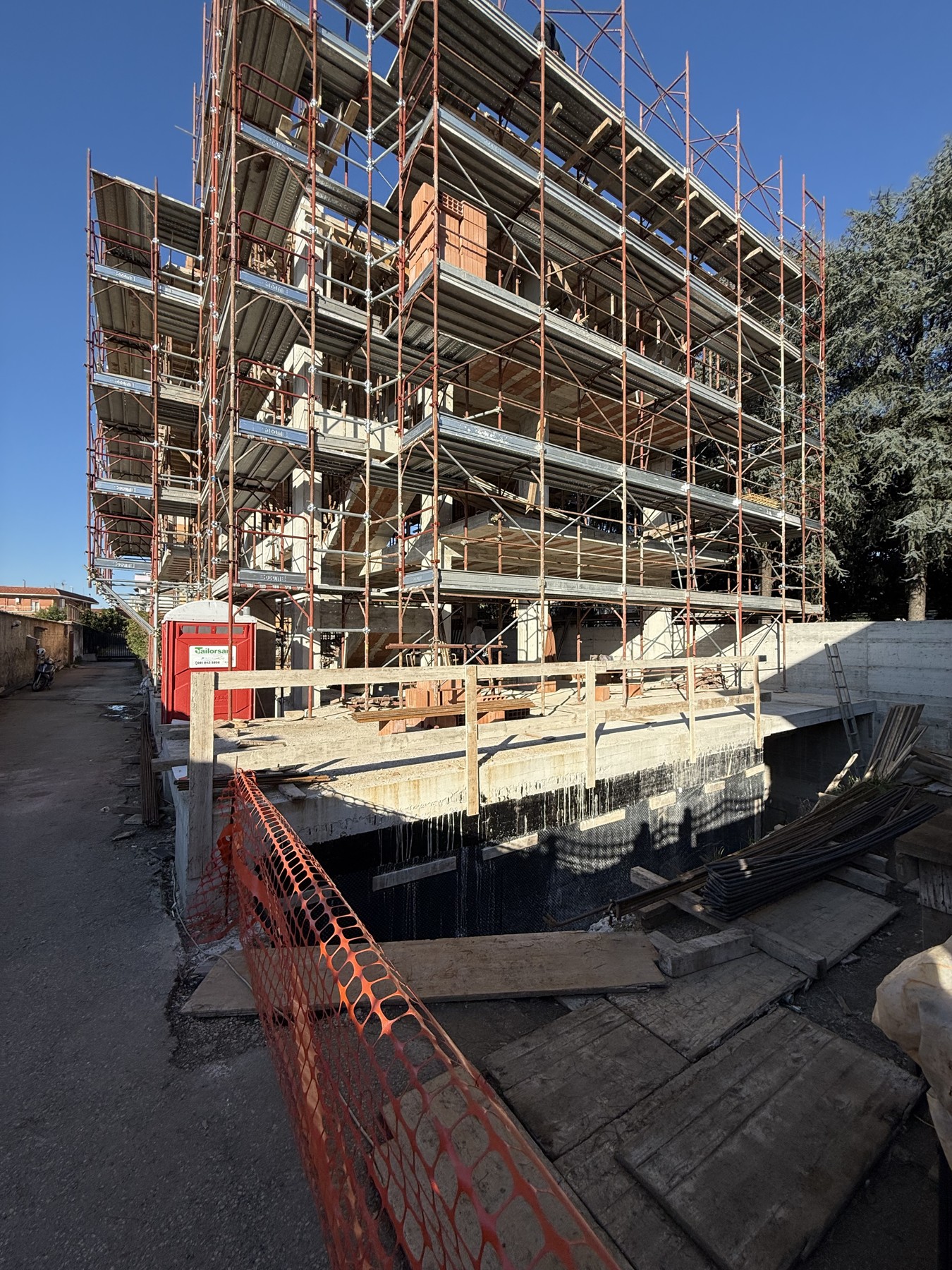 La struttura della palazzina plurifamiliare durante il cantiere